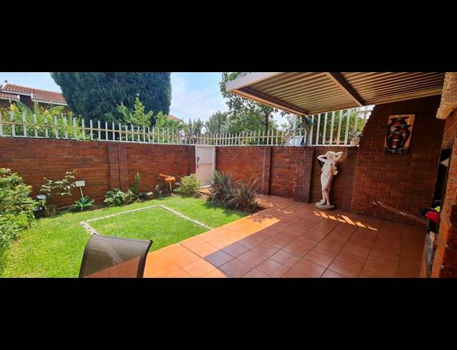 3 BEDROOM TOWNHOUSE FOR SALE IN BEDFORD GARDENS